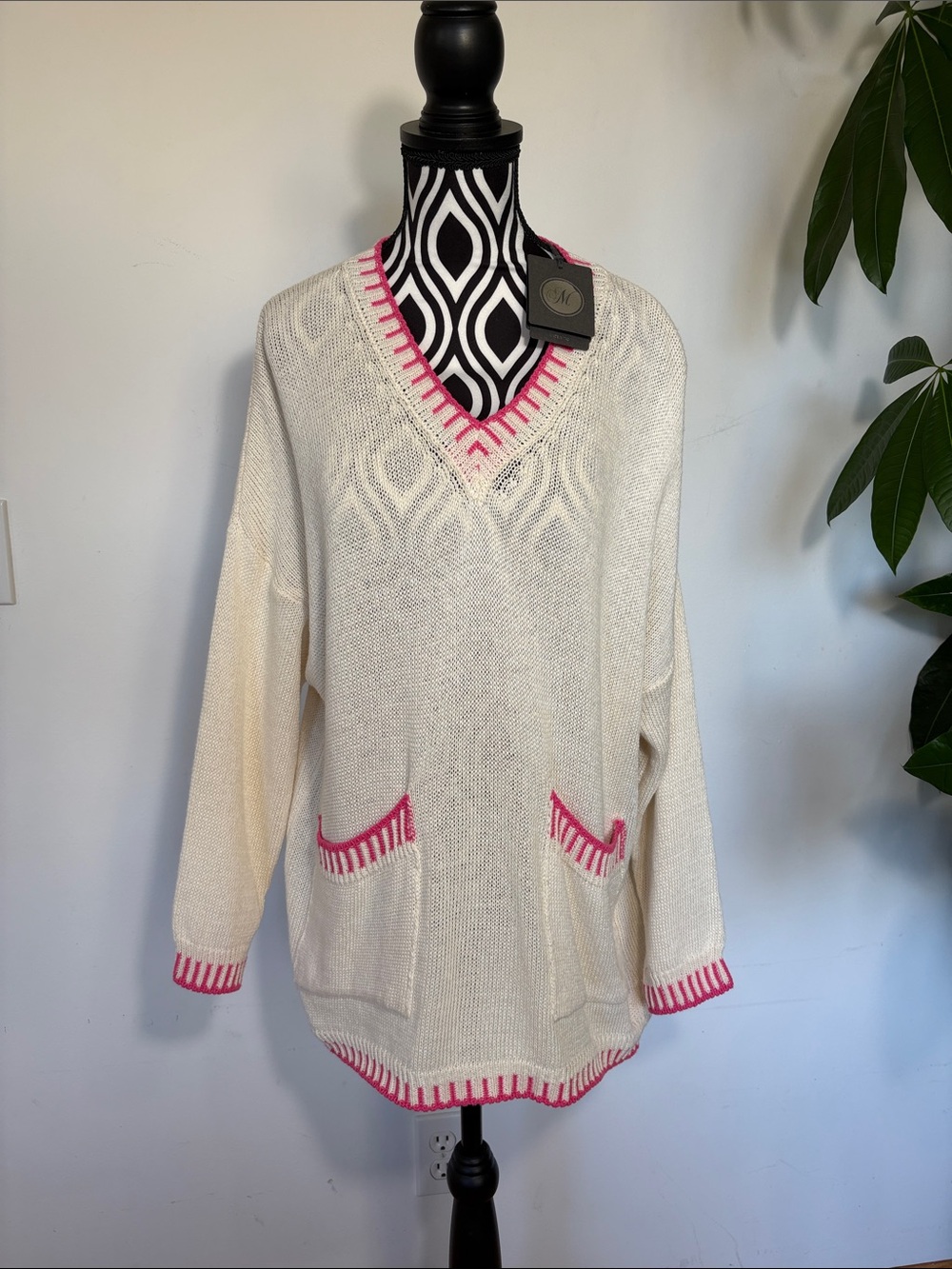 NWT M Cream V-Neck Sweater with Pink Trim made in Italy